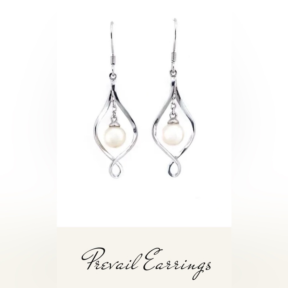Pearl Chic Prevail Earring